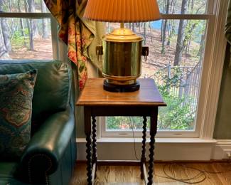 Oak barley twist accent table
$125