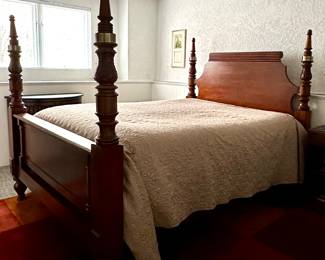 Queen Bed with Carved Finials