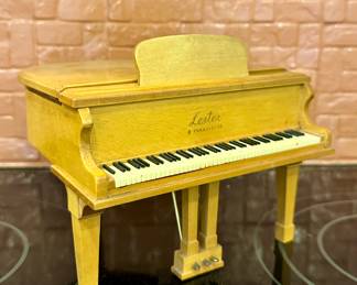 Vintage Lester Piano With 6 Transistor AM Radio Made In Japan