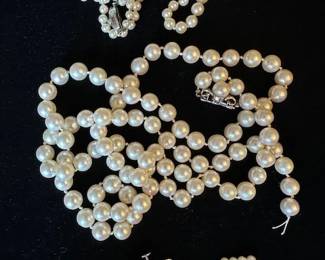 14k gold clasped necklace (needs restringing) with earrings and pin