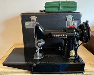 Antique Singer Featherweight 221 Sewing machine