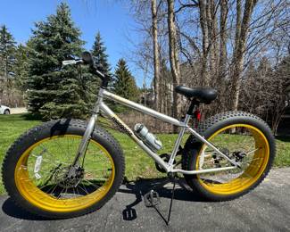 Mongoose Fat Tire Bike Picture 1 of 3