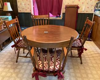 Ethan Allen Kitchen table with 6 chairs and 2 leaves
