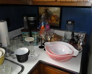 Pyrex and other kitchenware