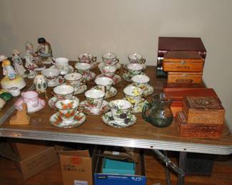 Cups and saucers boxes