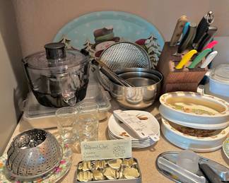 The Pampered Chef Creative Cutter Set, Cuisinart Juice Extractor Food Processor Bowl, Set of 3 Stainless Steel Nesting Mixing Bowls, Set Of 2 Pampered Chef Adjust-A-Spoon Measuring Spoon 