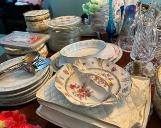 Noritake China Dinnerware Set with Milford Pattern