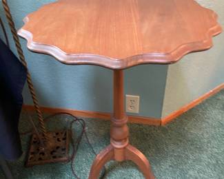 Scalloped Edge Pedestal Table