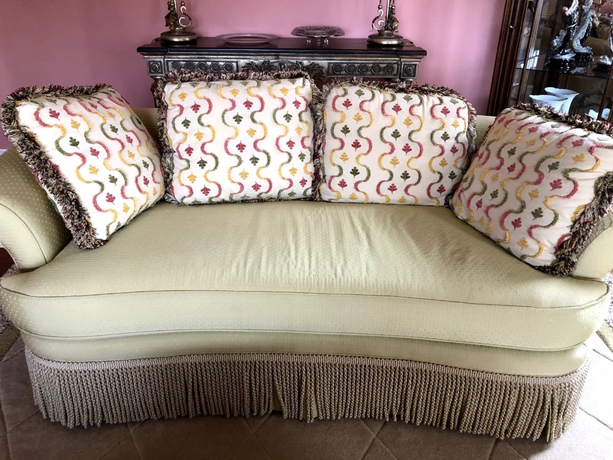 70" custom lime green sofa (fringe borde) with 4 fringe pillows - fringe velveteen design on fabric of pillows) $200
