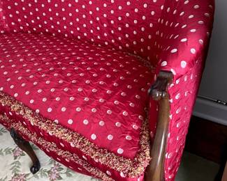 Fringe around loose cushion adds right detail 