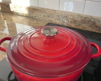 Le creuset Cast iron Dutch oven 
