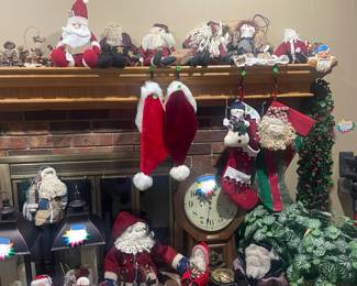 Lots of Christmas items 