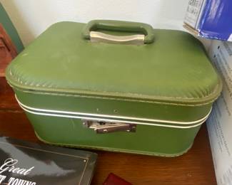 Vintage Suitcase (Cosmetic Suitcase)