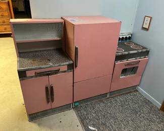 Wolverine Child’s play kitchen 