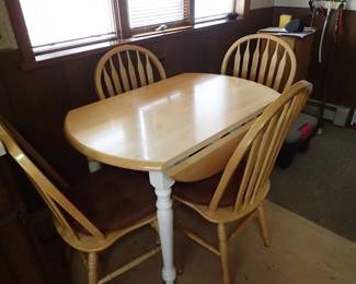 Kitchen Table With Chairs. 