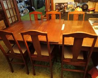 Dining Room Table With Chairs. 