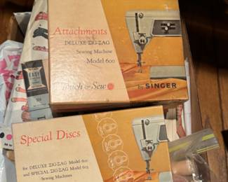 Vintage Singer sewing accessories 