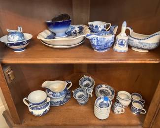 Chinese inspired pottery blue and white, Blue and white pitchers