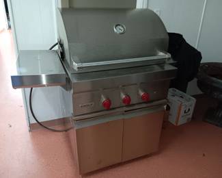 WOLF - Natural Gas Grill - Professional Quality