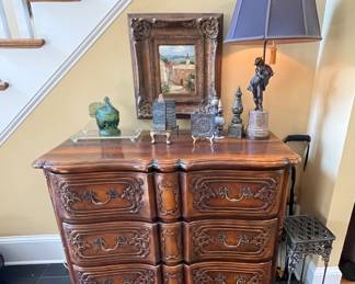 Gorgeous details on this foyer chest.  All drawers open and close smoothly.