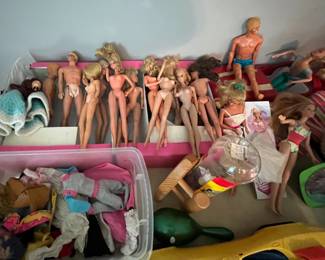 Various vintage Barbie's 