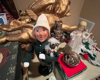 Byers' Choice caroler