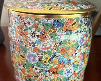 Vintage Daher of Long Island, tin with lid.