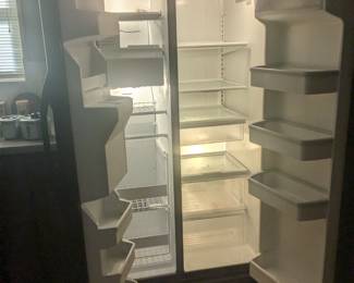 Double door refrigerator 