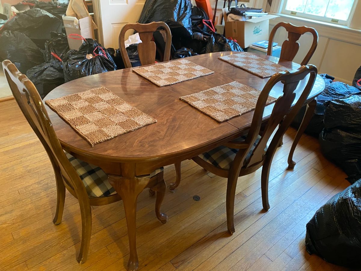 Dining Table / 6 Chairs $ 384