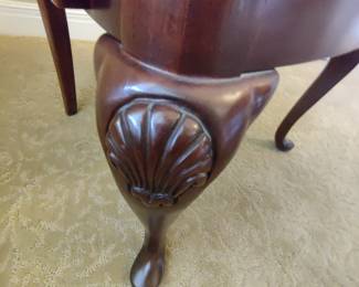 BEAUTIFUL - THOMASVILLE DINING TABLE W/6 CHAIRS, LEAF AND TABLE PROTECTOR - EXCELLENT CONDITION - $400