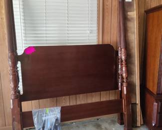 Thomasville queen four post bed $100