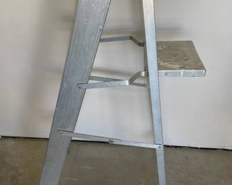 4 Foot Aluminum Step Ladder 