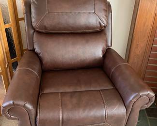 Brown Leather Lift Recliner w/Remote