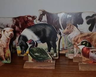 FARM ANIMALS PIECES WITH STAND AND DESCRIPTIONS