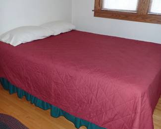 QUEEN BED / TWIN BOX SPRINGS - BEDDING