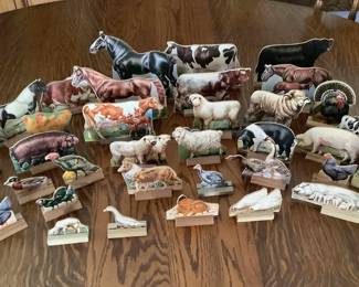FARM ANIMALS PIECES WITH STAND AND DESCRIPTIONS