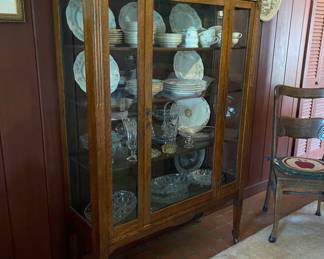 oak china/display cabinet