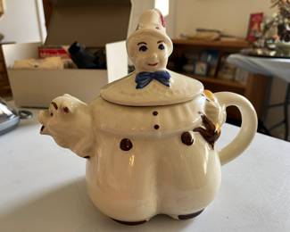 Vintage Shawnee Pottery Tom the Piper's Son & Pig Teapot