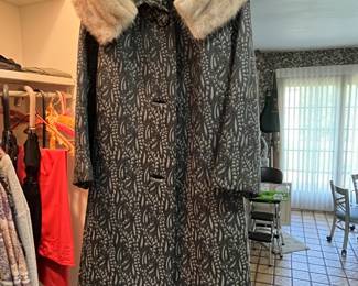Vintage coat with fur trim!