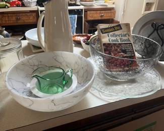 Black spaghetti drizzle bowls