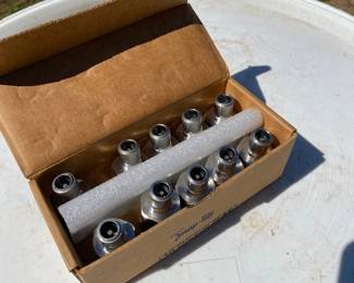 Box of 10 New Snap-Tite Hydraulic Fittings