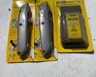 2 New Stanley Utility Knife & Pack of 100 Blades