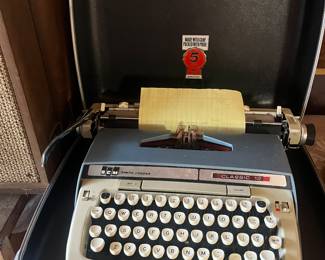 Vintage Electric Smith Corona Classic 12 Potable Typewriter in case
