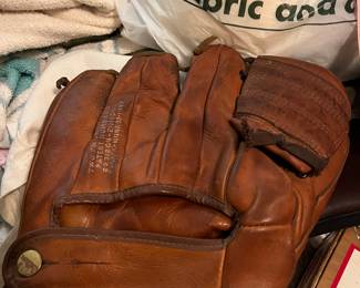 Old Leather Child’s Mitt