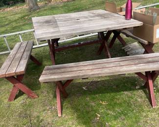 Picnic Table and 4 benches
