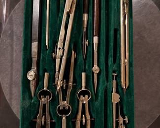 Mechanical drawing set