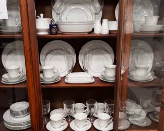 12 place settings Noritake