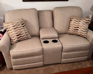 Lazyboy home theater seat with electric recliners 