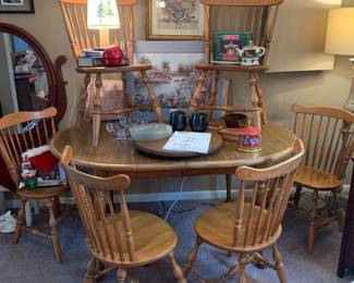 VERY NICE Hard Rock Maple Table with 2 Extra Leaves and 6 Chairs.