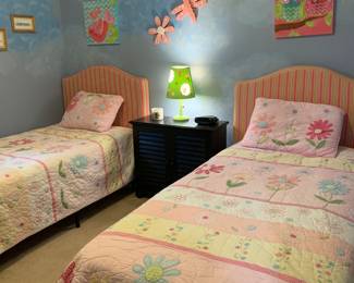 PRETTY IN PINK !!!  Twin Beds, Great Mattresses